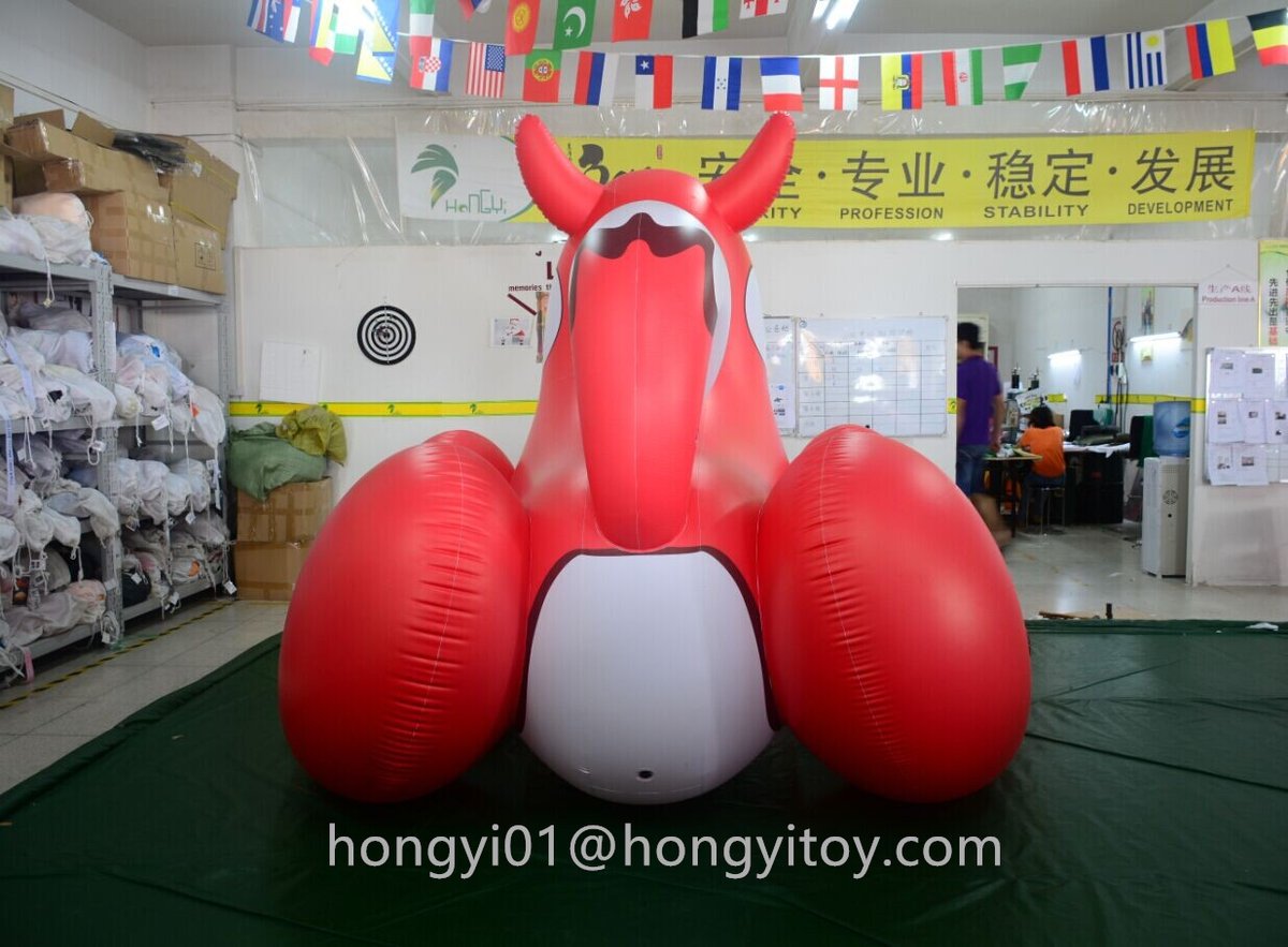 _Charlie_Cho's tweet photo. #husky #fox #redinflatable #animal #rideoninflatable #CustomerService #custom #pooltoys
10 ft inflatable red husky cartoon toys. Laying on husky, will be very comfortable!! https://t.co/1Ljrh2Xljt