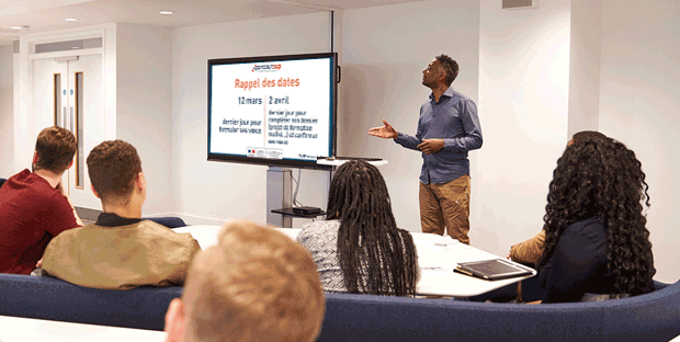 👩‍💻 L'Onisep propose un support pédagogique destiné à l'ensemble des équipes éducatives et des services de l'orientation pour accompagner les élèves de bac pro souhaitant entrer dans le monde professionnel

C'est par ici 👉 cutt.ly/pt9XC3d #parcoursup #orientation #bacpro