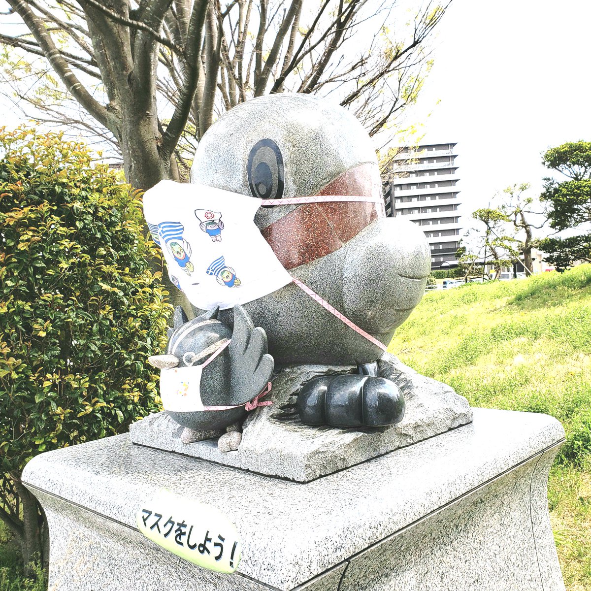 Snowsnowsnow かいちゃんつぶちゃんもマスクでコロナ予防 つぶちゃんさん マスクの装着はそれでいいんですかい かいちゃんつぶちゃん 三郷市 三郷市役所 ゆるキャラ マスク コロナ対策 ご当地キャラ T Co B0hwjf6tho Twitter