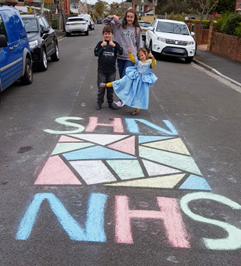 Maisey, William and Molly decided to get creative in the lockdown to thank the #NHS and especially their mum Louise who works as a Sister <a href="/DCHFT_ED/">Dorset County Hospital - Emergency Department</a>! Absolutely wonderful! 🌈 #InThisTogether #COVIDkindness #StayHomeSaveLives #OurNHSPeople #ThankYouNHS