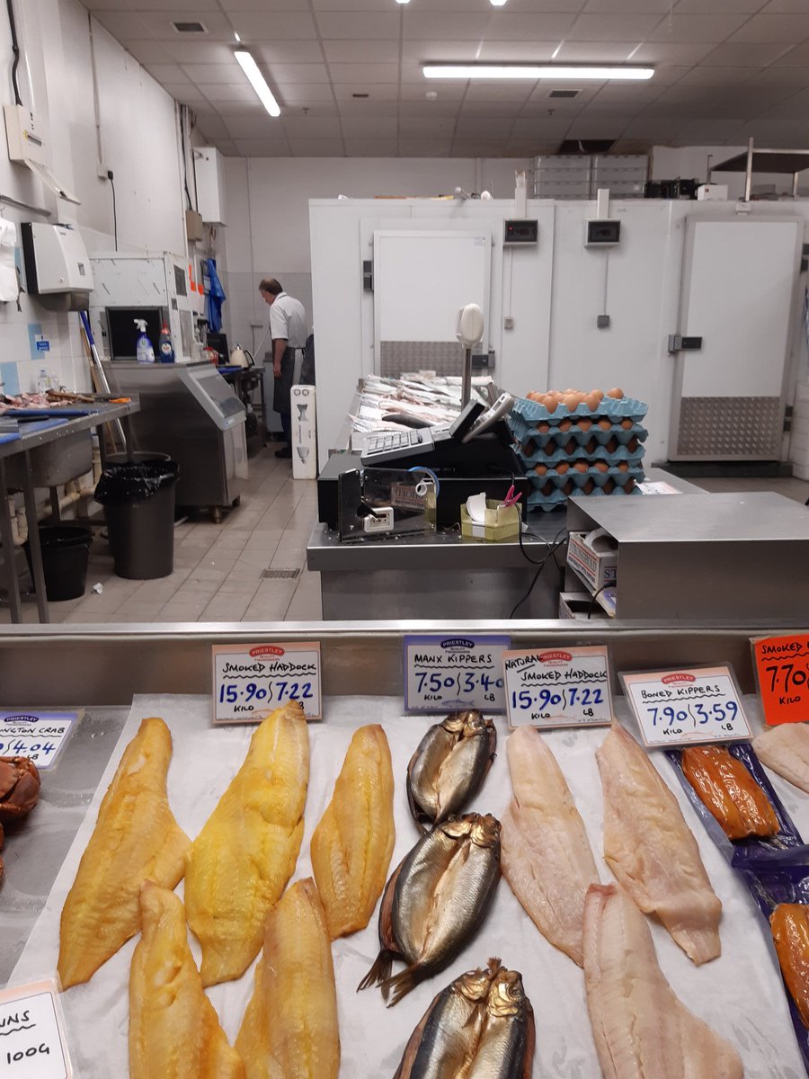 BradfordMarkets's tweet photo. The Oastler is open today till 4pm today and our Keighley market till 3pm. Plenty of fresh fruits & vegetables, fish, meats, cheeses, eggs, bread and pastas available in Oastler and meat, fish and even pet foods and essentials in Keighley #Supportmarkets https://t.co/pZD6OtqBH2