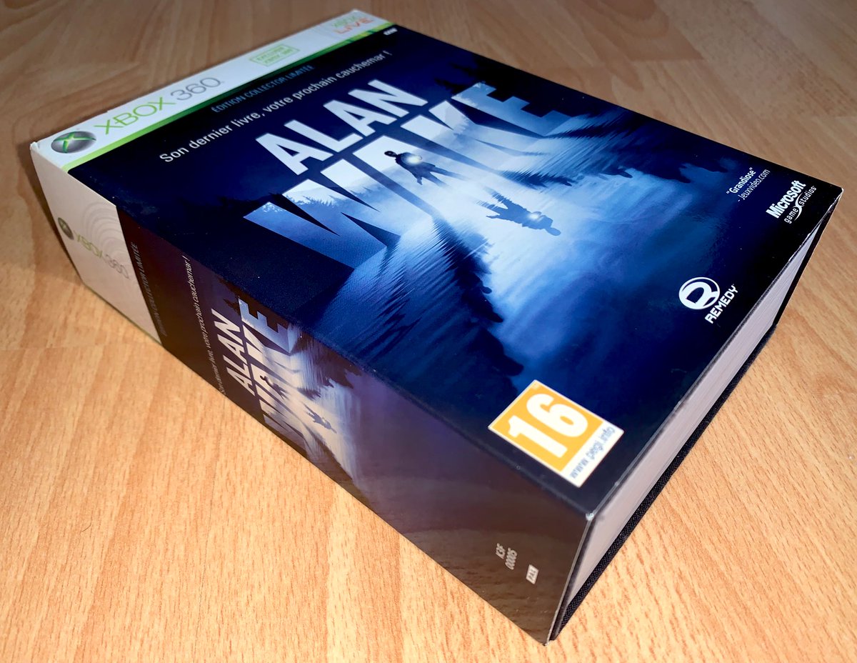 Alan Wake (Xbox 360, 2010) Mon seul collector 360, acheté day one : c’est sans doute l’exclusivité Xbox que j’ai le plus aimée avec les Forza Horizon.Ce coffret vendu 70 balles à sa sortie (!) comprenait un DLC, un VRAI livre et l’OST en PHYSIQUE. Cette époque me manque. :(