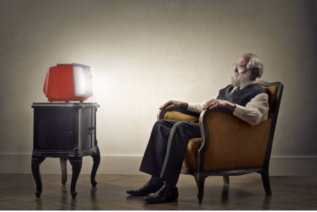 Handrixchigs's tweet photo. This #COVID19 #StaySafeStayHome  is a reality check. This is how your retirement days will look like, no friends, no money, no investment, no data. In short, what you are doing now in this #lockdown mirrors your days into retirement. Start working for your retirement days now! https://t.co/3BCdI6YKRW