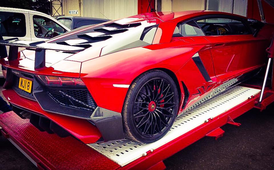RussellsTranspo's tweet image. #TransporterThursday #VMAX200 #HypermaxIV #SuperCarTransport #Lamborghini #Aventador7504SV #BugattiVeyron. Getting mentally ready for #Unlock!
#Covid_19
Got Something #Special to #Move?
#RussellsTransport+441280850426
#Racecars #Supercars #F1
#TwitterCarClub