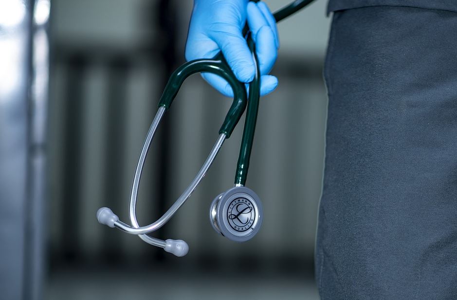 Sociedad_SEMI's tweet photo. 📢🔴 #MedicinaInterna, especialidad que trata a alrededor del 80% de #pacientes #hospitalizados no críticos por #COVIDー19.
#Notadeprensa completa enviada a medios🗞️, aquí ⤵️
https://t.co/xNuU3uTQP0 #SEMItuit #graciasinternistas #aplausosanitario #enprimerlinea #COVID19 https://t.co/d8H88bglGW