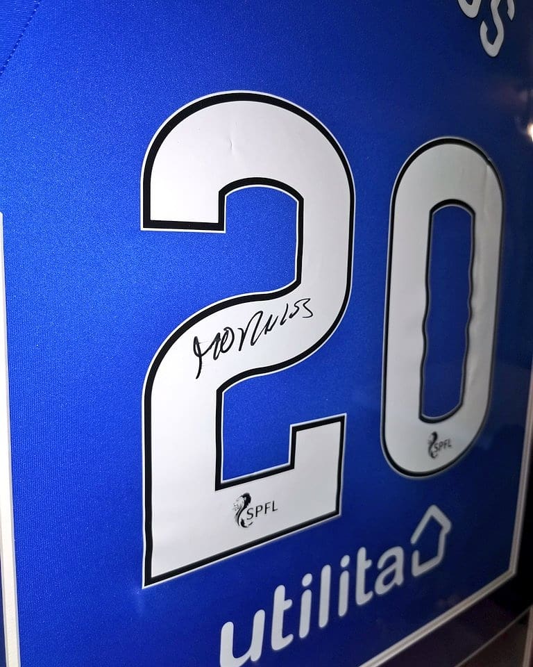 Proper Frame Displays tweet media