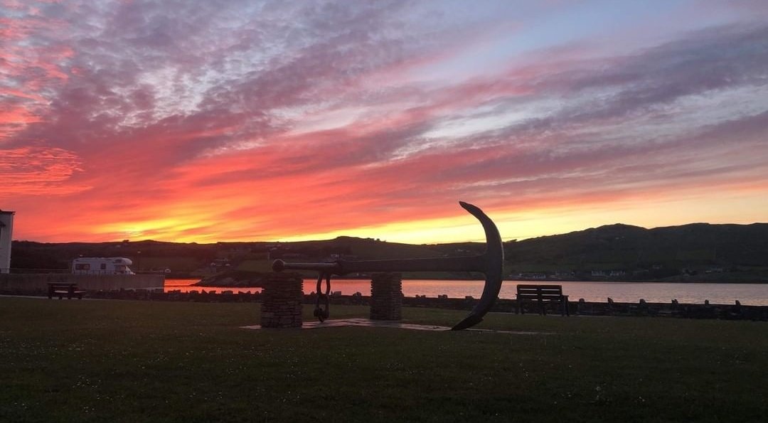 OriginalIrishHt's tweet photo. Colourful sunsets in Dunfanaghy, Co. Donegal @ArnoldsHotel

#2kmfromhome #OriginalIrishThursday https://t.co/IHXz4Lwceo