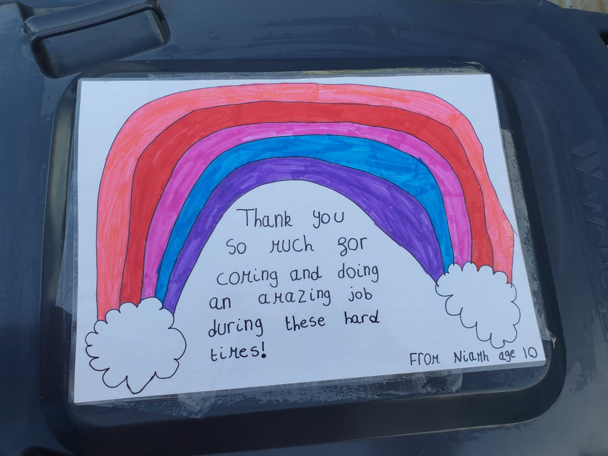 NiamhAinsworth1's tweet photo. To put a little smile on the wonderful waste collection team face's this morning! 😄 Thank you, you are doing a great job! 🌈 @BroxbourneBC @SteveWortley https://t.co/vtG4y7z34W