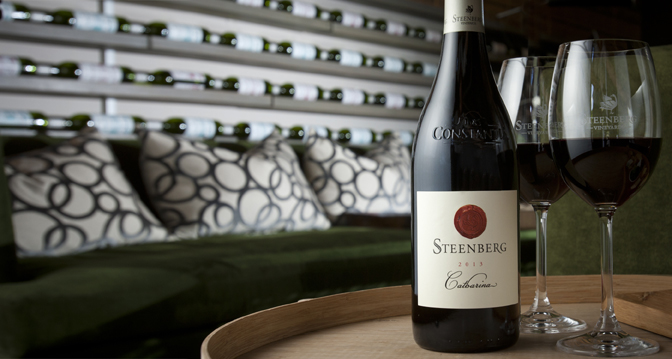 Vrouekeur's tweet photo. Die keldermeester by @SteenbergWines het 'n oulike lys van Netflix-films met hul bekroonde wyne gepasmaat. Loer op ons facebook-blad vir Elunda Basson se keuses en maak jouself op jou gunsteling bank tuis. @GC_Com https://t.co/K3WL9yQ2ig