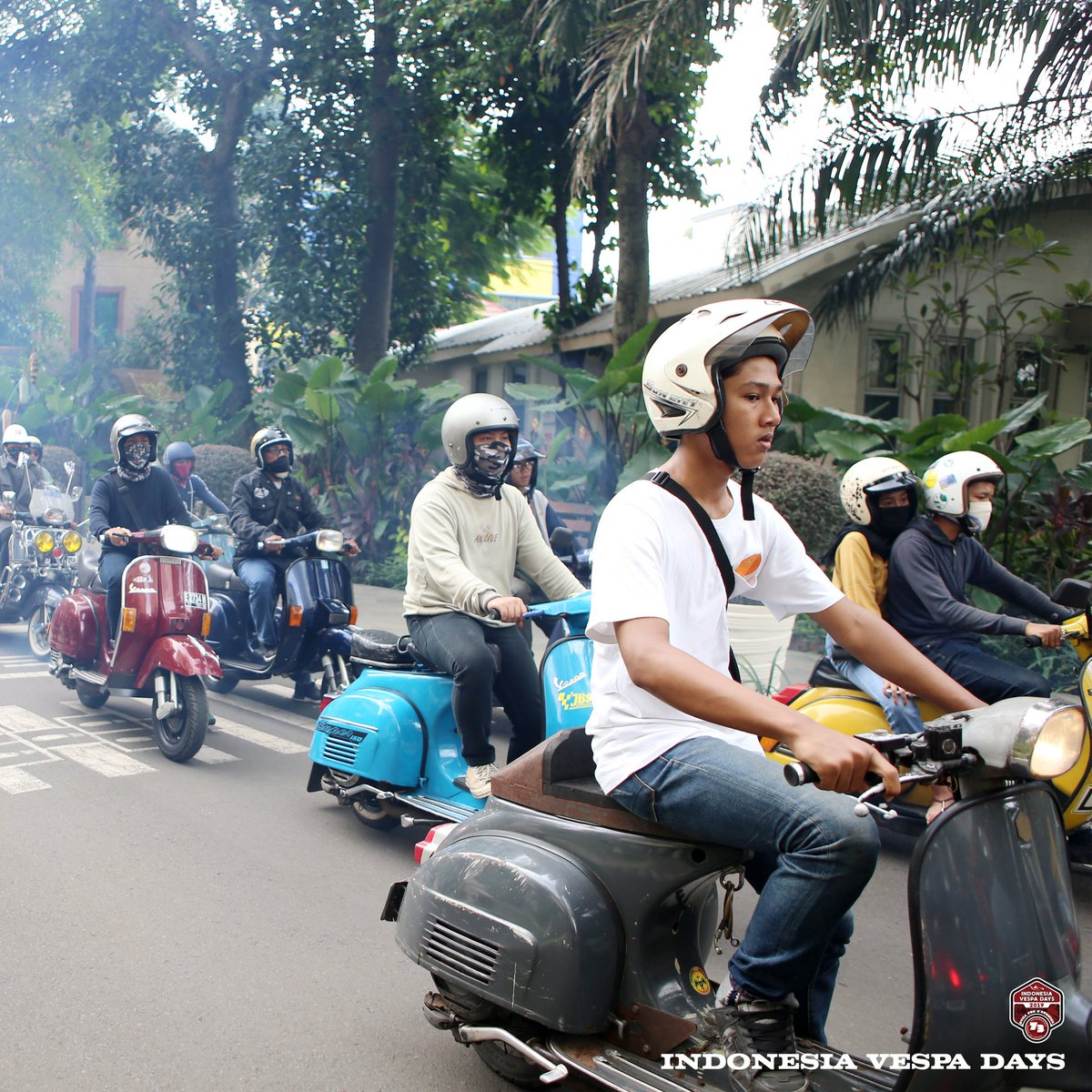 indovespadays's tweet photo. Semua rindu vespaan | π· by #IndonesiaVespaDays Team #vespa #piaggio #setaradivespa #vespa_official #vespaworld #indonesiavespadayscommunity #invadr #indonesiavespadays #vespaclub #vespacommunity #vespafamily #vespafreaks #vespagroup #modernvespa #vespaklasik #stayhomestaysafe https://t.co/BkUoOIoZUZ