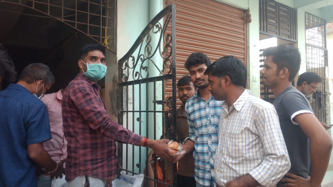 YAAC2020's tweet photo. Youth Alliance Against Corona @YAAC2020 appreciates Shri Neeraj Thakur who provided help to 200 Families in Hyderabad. #FeedTheNeedy #ReachTheUnreached #YouthFightsCorona #YouthAllianceAgainstCorona #YAAC https://t.co/MwtnAyfIgF