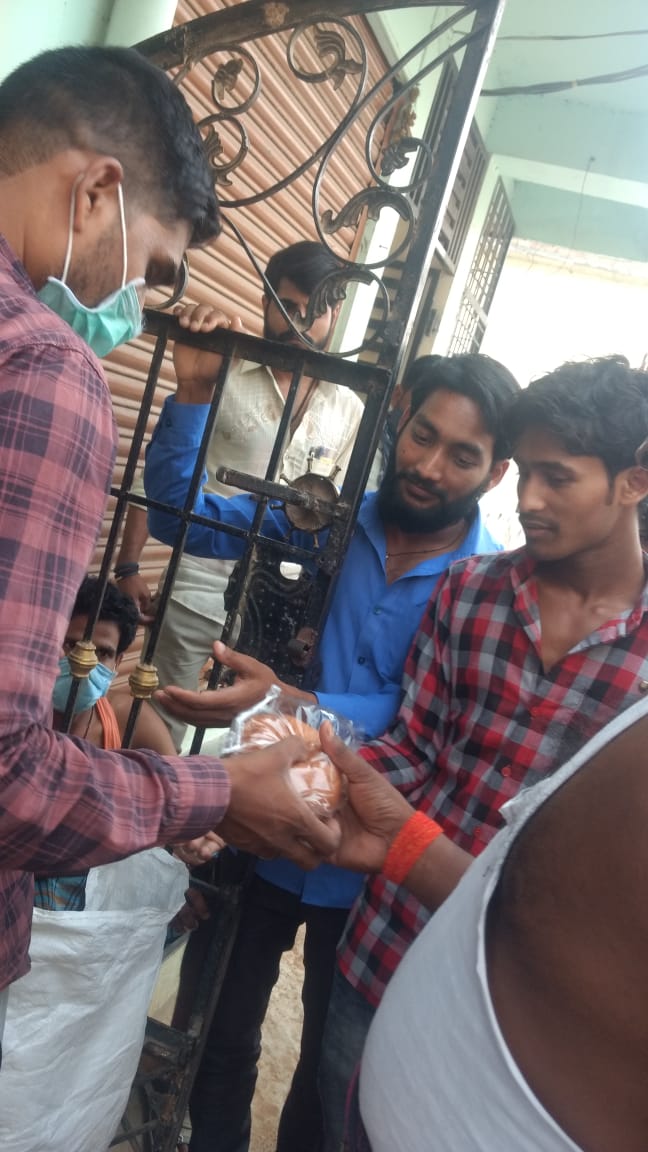 YAAC2020's tweet photo. Youth Alliance Against Corona @YAAC2020 appreciates Shri Neeraj Thakur who provided help to 200 Families in Hyderabad. #FeedTheNeedy #ReachTheUnreached #YouthFightsCorona #YouthAllianceAgainstCorona #YAAC https://t.co/MwtnAyfIgF