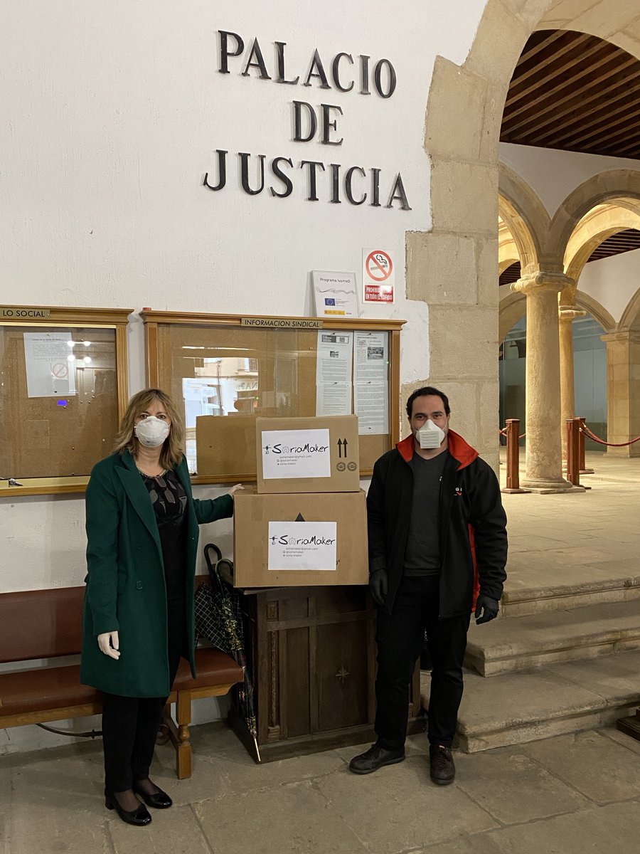 TSJCyL's tweet photo. #COVID19 La #Audiencia de #Soria agradece la #solidaridad de @soriamaker, que dona 150 #pantallas protectoras -confeccionadas por voluntarios con material proporcionado por @FolderCentral y #HufEspaña (#BurgoDeOsma)- al personal de todos los órganos judiciales de la provincia. https://t.co/PYuywABXfM