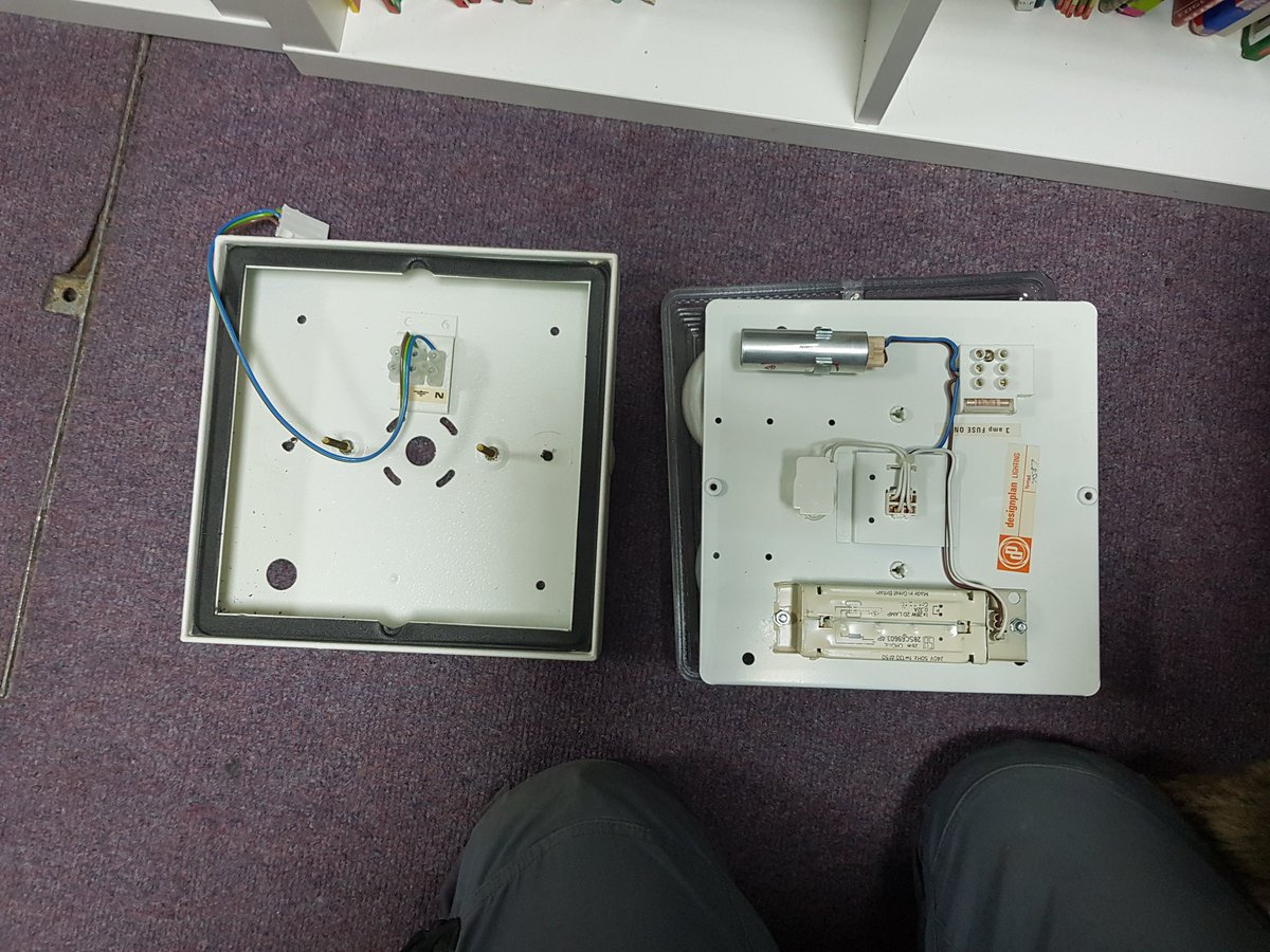 sparkysam2021's tweet image. Installed these as a apprentice, finally given up in a school and now replacing them. Have never been touched except a lamp change in 16 years! Hope new LED Fittings last as long! #whenjobsweredoneright #designplan #ansell