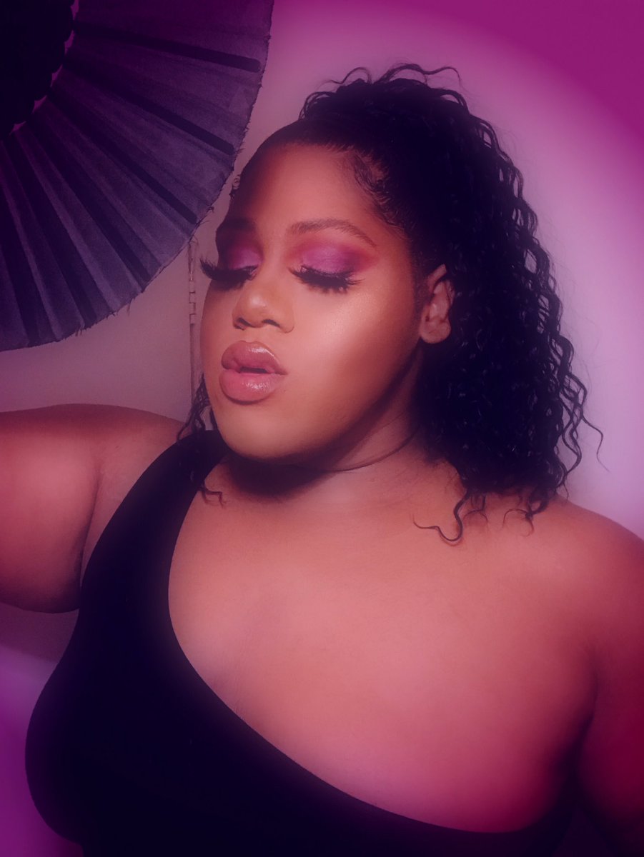 I’m tired of seeing the LGBTQ  follow threads and no one shows love to the Black Trans Women... Lets change that 

If you’re a Black Trans Woman drop a pic below ⬇️