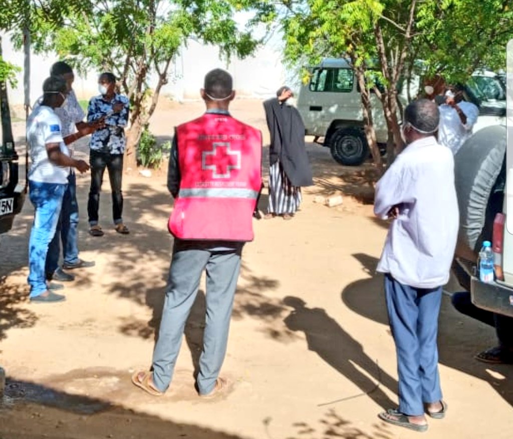 KenyaRedCross's tweet photo. Persons with hearing impairment learning the correct way of wearing a face mask at our branch office in Garissa.

Mohammed, a Kenya Red Cross volunteer who also has a hearing impairment is ensuring this important group is not left out in ongoing efforts to curb #COVID19 spread. https://t.co/bHRr6thN1F