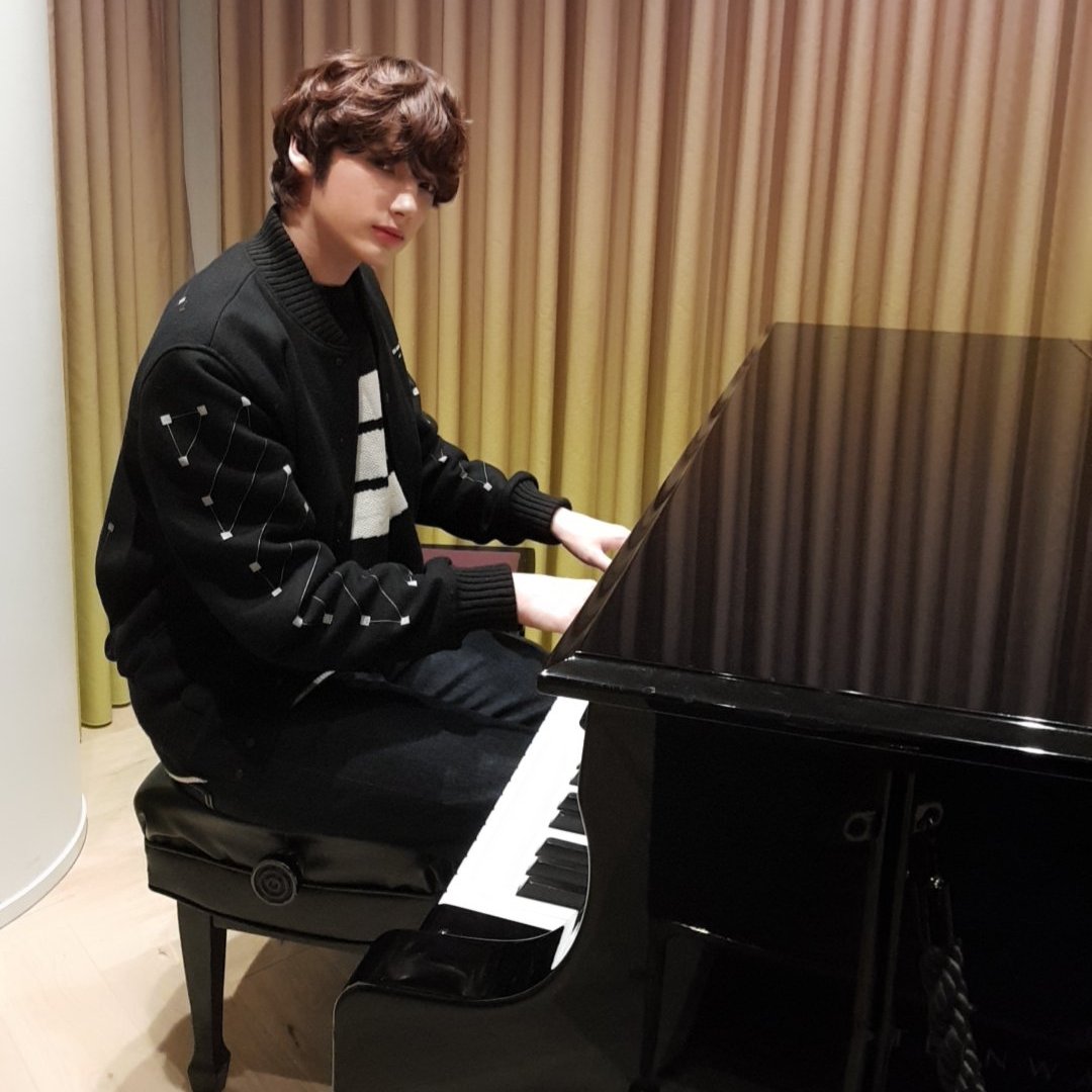 bampdnim's tweet image. Would you rather sing with Beomgyu and his guitar or sing with Hyuka and his piano?🤔

quote with your answer and tag @TXT_members and @TXT_bighit for social 50! 💖