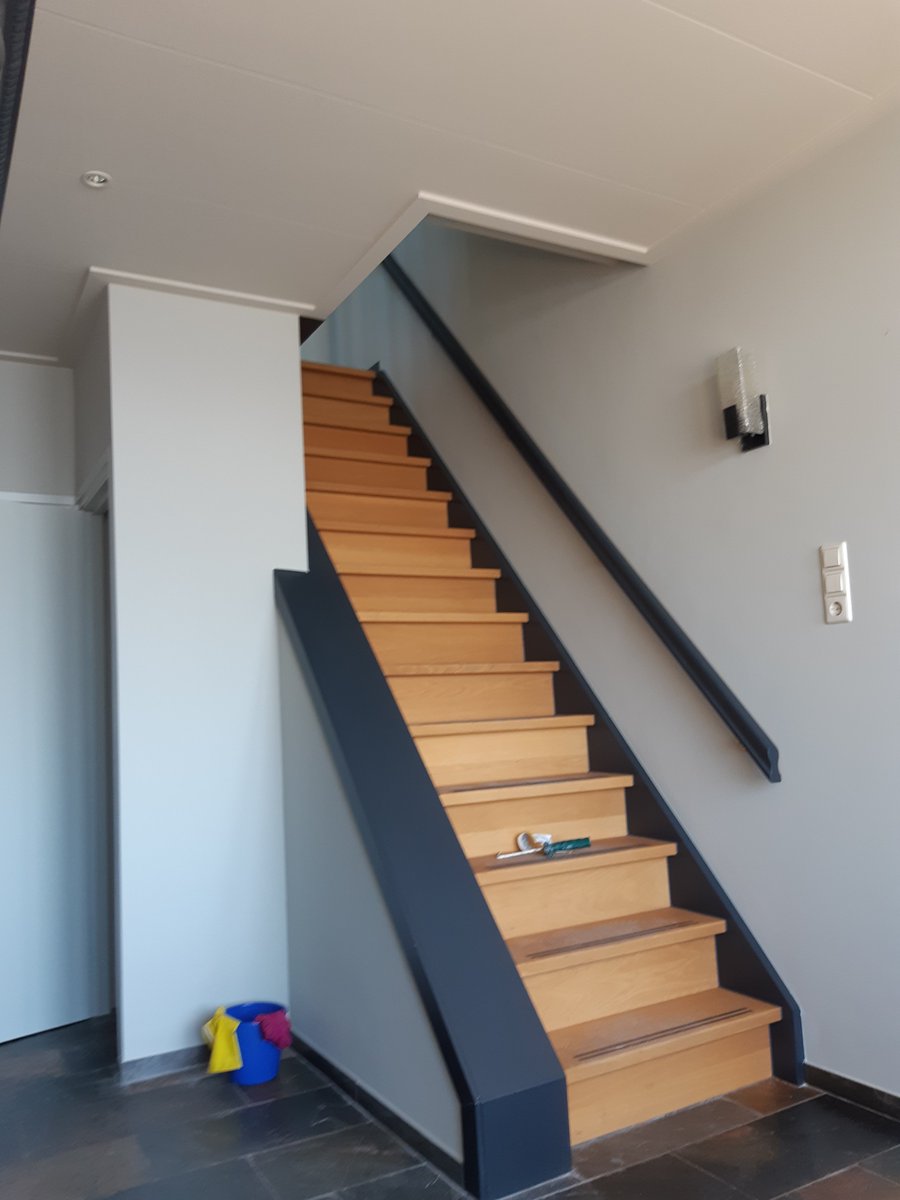 BesteBehangers's tweet photo. Deze mooie woning mochten we binnen en buiten schilderen, spuiten en sauzen. Bekijk dit project op https://t.co/heFiv3GqxB https://t.co/oDp1CUuipn