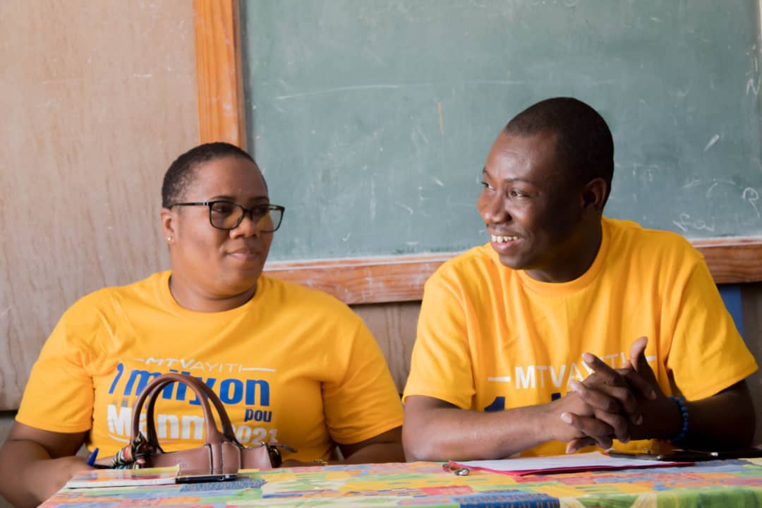 Nicolas15289366's tweet photo. Le sourire du jour est celui de la rencontre Départementale-Nippes#MTVAyiti le 9 fevrier 2020 entre le SG Cazir et Mme Nadia Victor à Ansavo. https://t.co/4IVFYMKOH2