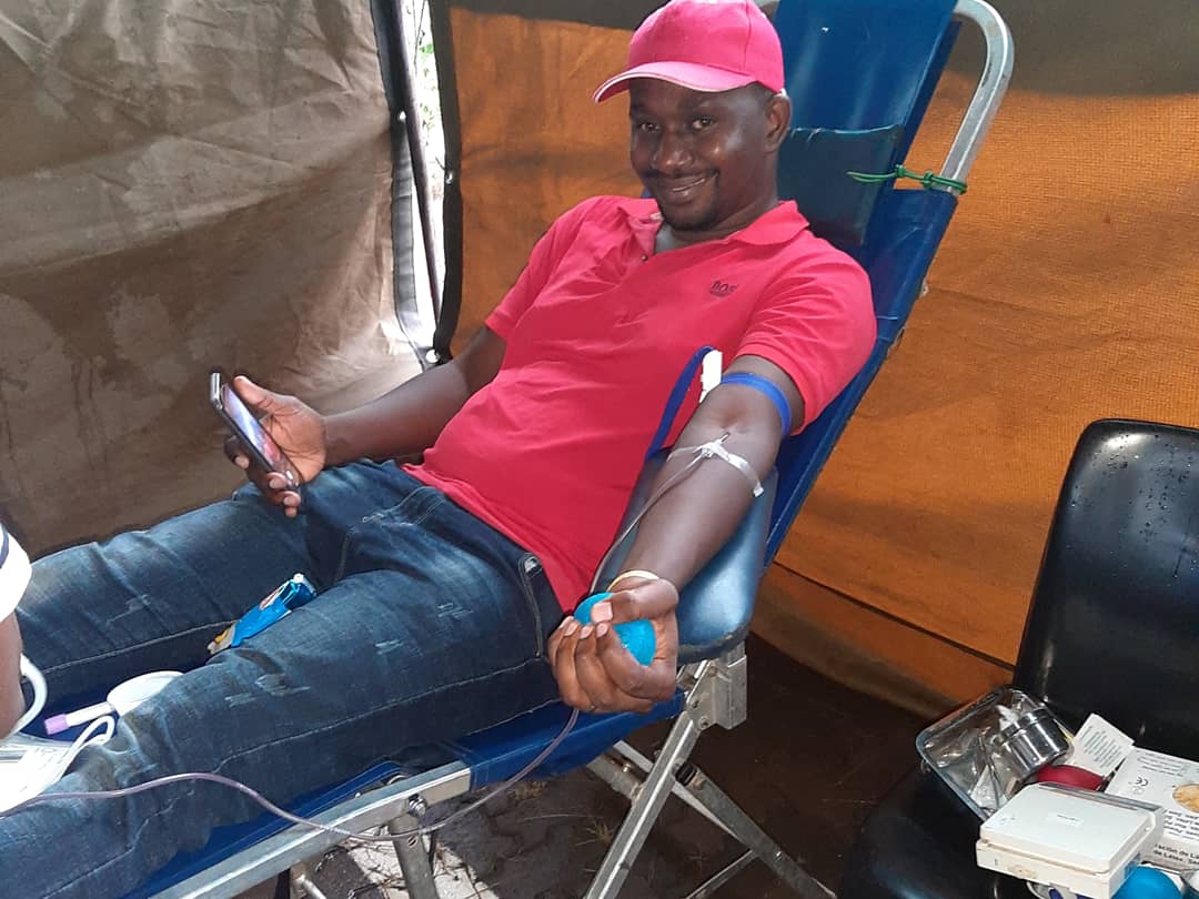 HwHMalawi's tweet photo. Social distancing does not mean social disengagement..
The blood you donate gives someone another chance at life. One day that someone may be a close relative, a friend, a loved one—or even you.
#LeaveNoOneBehind
#GiveBloodSaveLives
#hikewithheart
#MBTs https://t.co/TqZ4tUp6mt