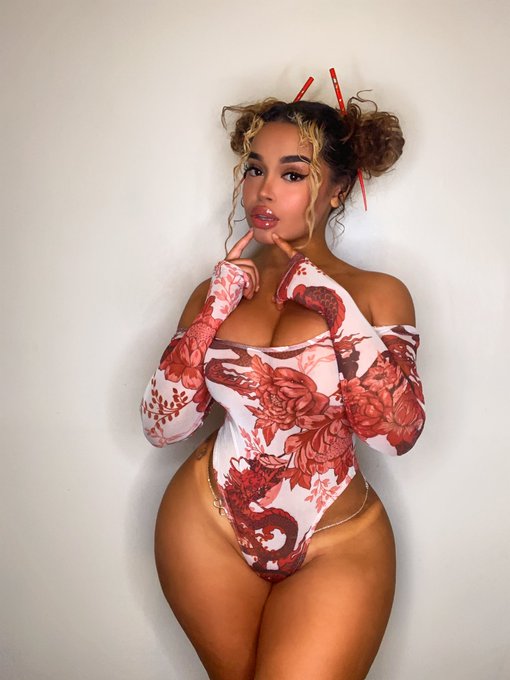 Watch Giselle Lynette's leaked NSFW photo on TwXstars