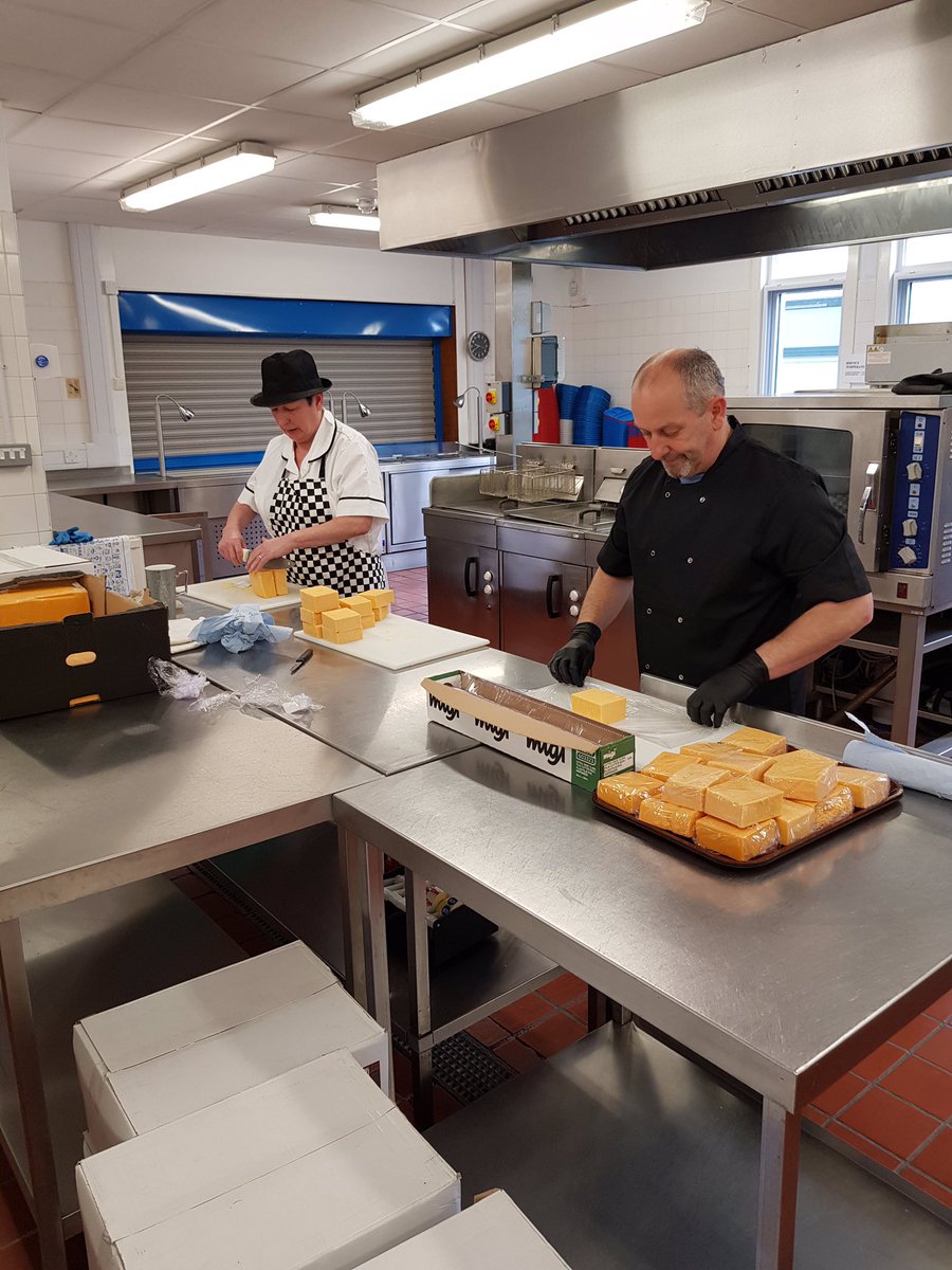 GoodFoodAndFM's tweet image. Keeping it fresh and local: fresh food parcels being picked for delivery to people receiving shielding food deliveries and to vulnerable people in our communities. Go Team Food! #PSCPositivity @scotmeals @BEBLScot @PSCMagazine @argyllandbute @abc_OCTF