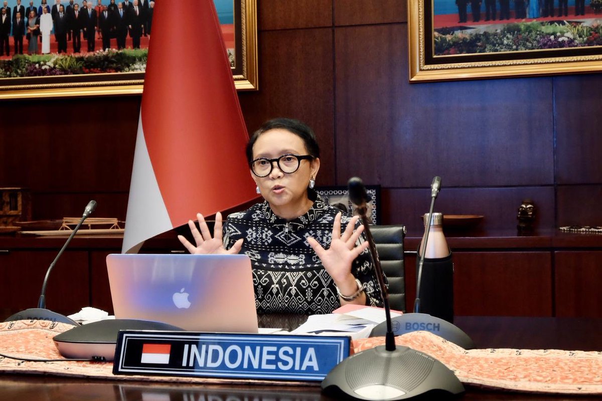 Menlu_RI's tweet photo. Tonight, 9 Women Foreign Ministers from Spain, Australia, Colombia, Republic of Korea, El Salvador, Ghana, Jamaica, Kenya, Norway, South Africa, Sudan, Sweden and Indonesia met virtually to discuss Covid-19 and Gender (16/04) https://t.co/bfpeNwCKWo