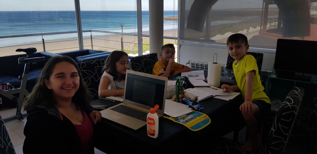 Sebaleal's tweet photo. Haciendo las tareas en casa #cuarentena @todonoticias #YoMeQuedoEnCasa #QuedateEnCasa en Las Grutas https://t.co/g0qNEQtOQr