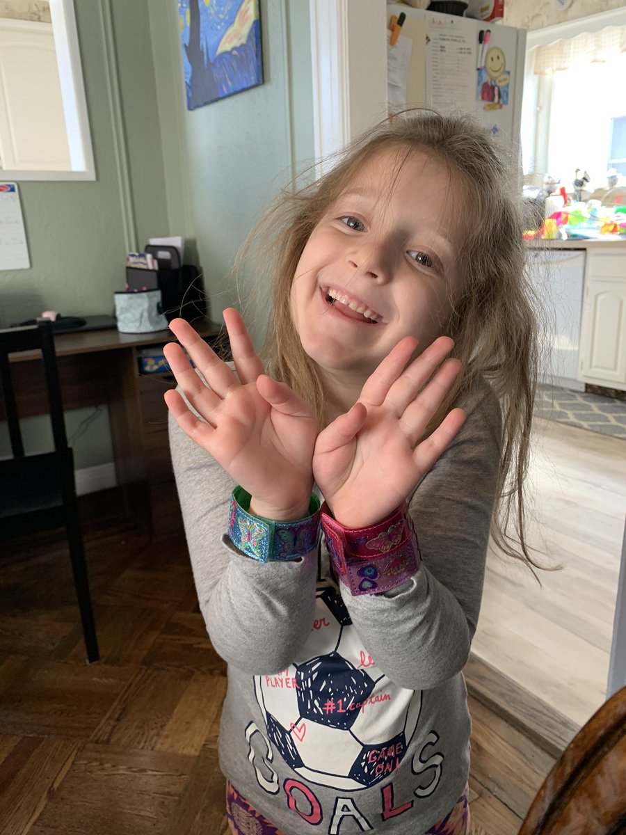 llrStaceyK's tweet photo. Making bracelets on this fabulous #artsythursday great fun was had by all! @Hampton_Street @ms_oddo @mrspingitore https://t.co/YhrQTjQ1PX