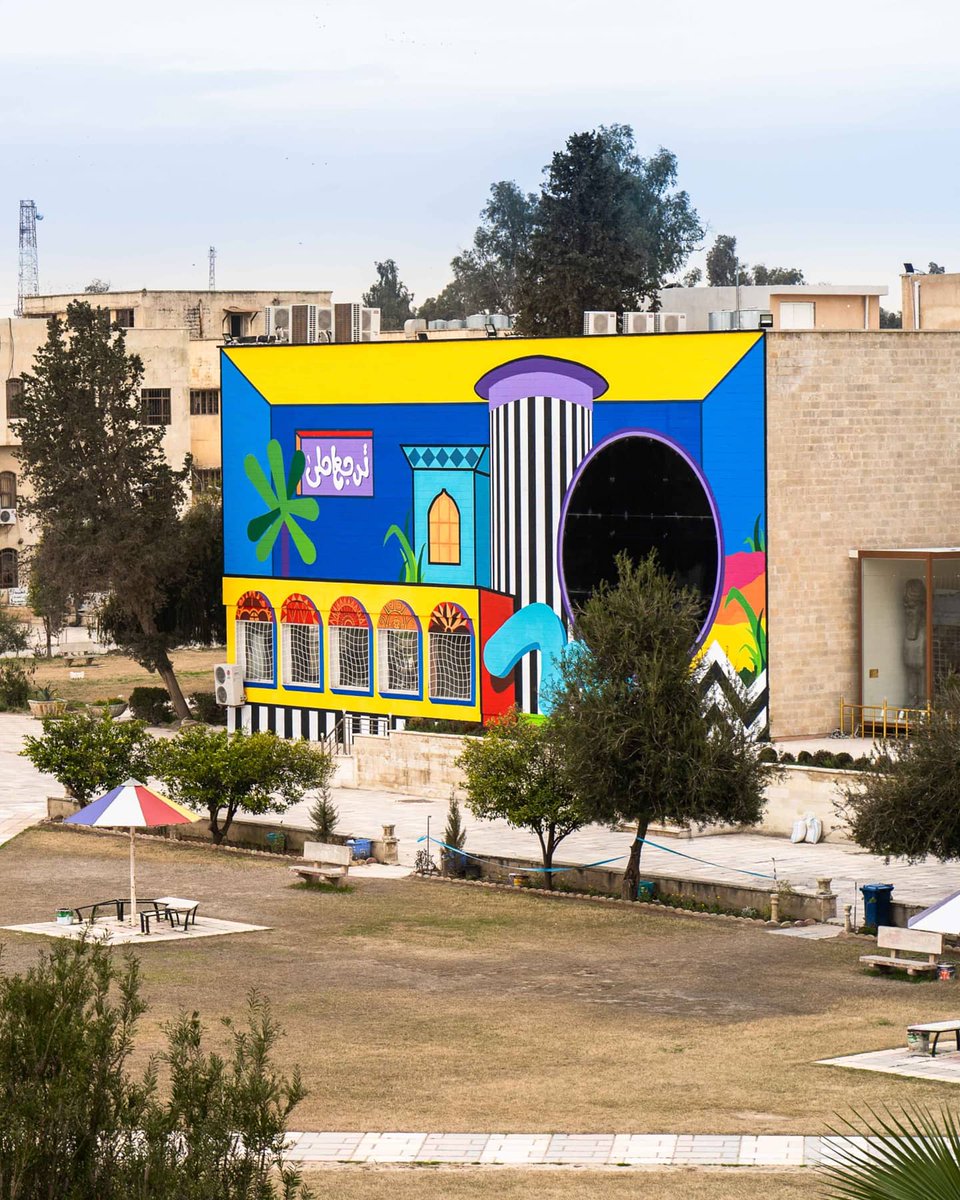 Streepart's tweet photo. A Mossoul, en Irak, une fresque de 200 M2 surgit des ruines!
L’artiste Zdey, soutenu par l’assoc française Artivista vient d’achever cette fresque, au cœur de l’université de Mossoul,avec l'aide de 14 étudiants irakiens. Un message d’espoir : « Demain sera plus beau qu’hier »❤️ https://t.co/Zxy7xO8Cve