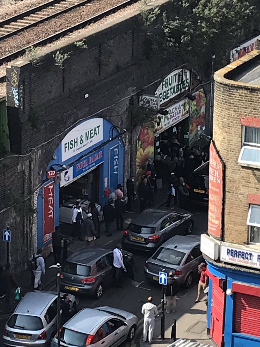 No understanding of social distancing in shadwell by the local Bangladeshi community #COVID19 @MPSShadwell <a href="/MPSTowerHam/">Tower Hamlets Police</a>