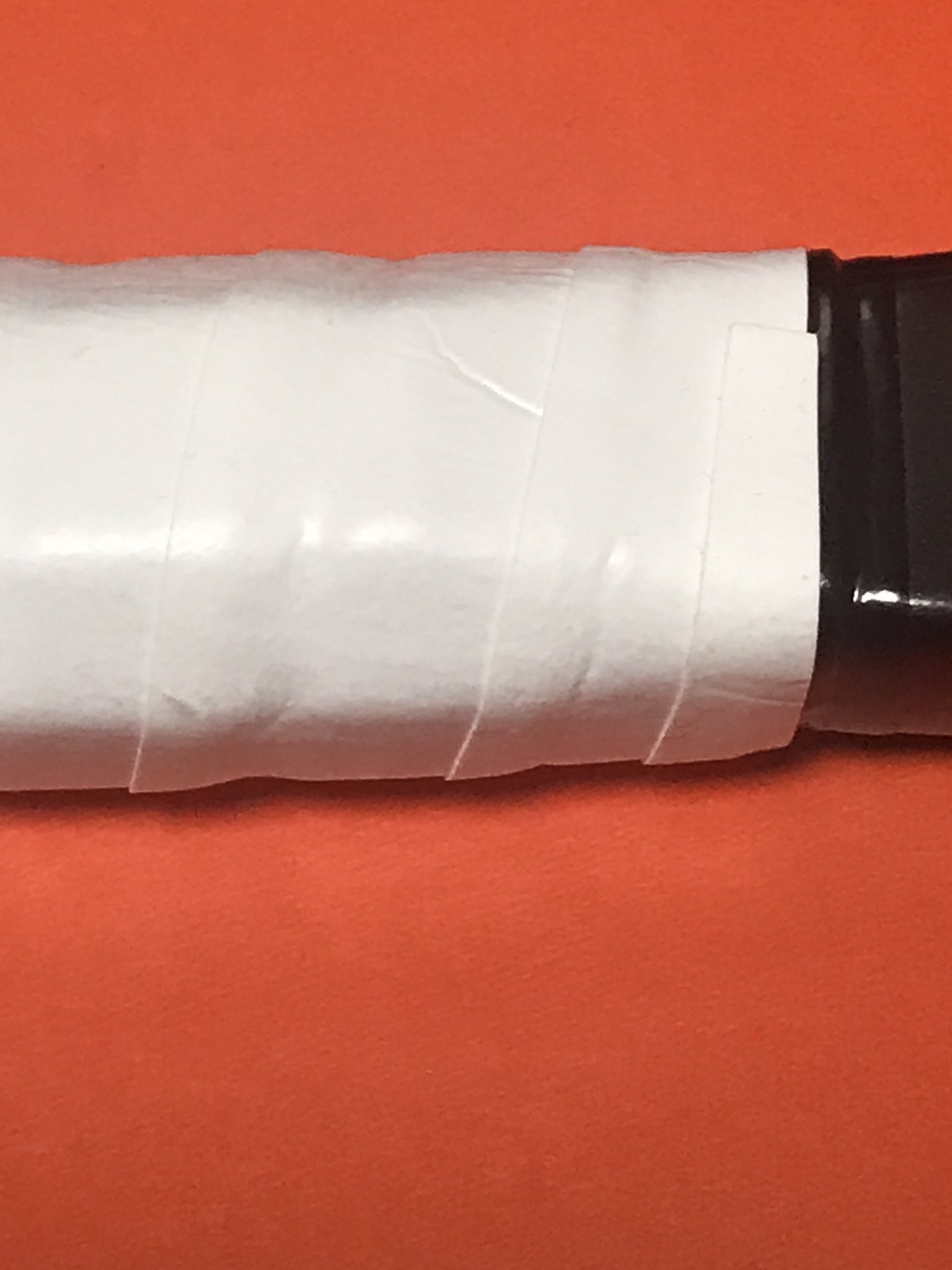 Kimony Japan 中の人流 ハサミを使わないグリップの巻き終え方 こちらはご紹介するまでもなく多くの方がやられていると思いますが 俗にいう 逆巻き です 三角に切られていない側から巻き始め 巻き終わりに両面テープを剥がして止め 最後に Kimony Japan 中の人流 ハサミを使わないグリップの巻き終え方 こちらはご紹介するまでもなく多くの方がやられていると思いますが 俗にいう 逆巻き です 三角に切られていない側から巻き始め 巻き終わりに両面テープを剥がして止め 最後に
