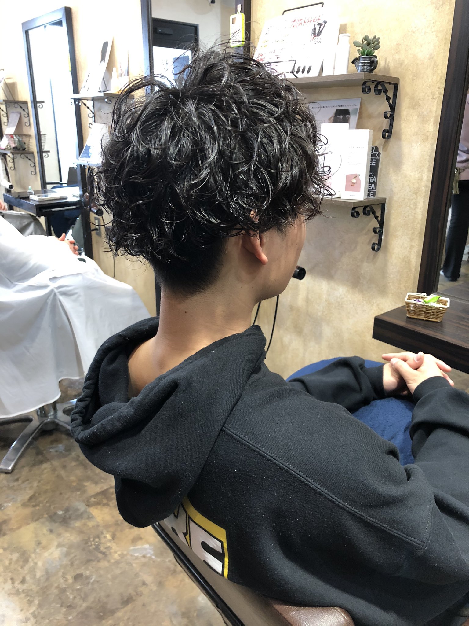 ゆーた スパイラルパーマ メンズパーマ メンズヘア ツイストとスパイラルをランダムに巻いた強めの ミックスパーマ ウエットオイルワックスを使い 艶感と動きを最大限に発揮 詳細は Instagramに T Co Ur9szxoqvg 拡散希望 ゆーた スパイラルパーマ メンズパーマ メンズヘア ツイストとスパイラルをランダムに巻いた強めの ミックスパーマ ウエットオイルワックスを使い 艶感と動きを最大限に発揮 詳細は Instagramに T Co Ur9szxoqvg 拡散希望