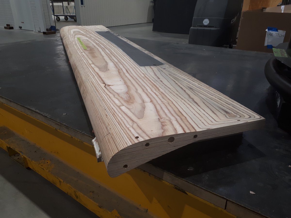 FLEX__Project's tweet photo. #Loiretech manufactured a set of preforming tooling for @Saab 
Their goal is to allow preforming of the #carbon #composite parts before assembly and injection in a future #RTM tooling.

#composites  #materials   #ukmfgreview

For more information : contact@loiretech.com https://t.co/zALIuwiGG3