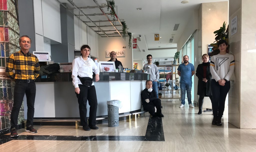 ¡TOD@S NEGATIV@S! 👏🏽
La salud de nuestros clientes y colaboradores es lo primero; por eso esta mañana todo el Equipo de Contingencias y custodia del <a href="/TrypLeon/">Tryp León</a> nos hemos sometido al test del #Covid-19 con resultados favorables 💪🏽
#SeguimosLuchando #QuedateEnCasa #MeliaSpain