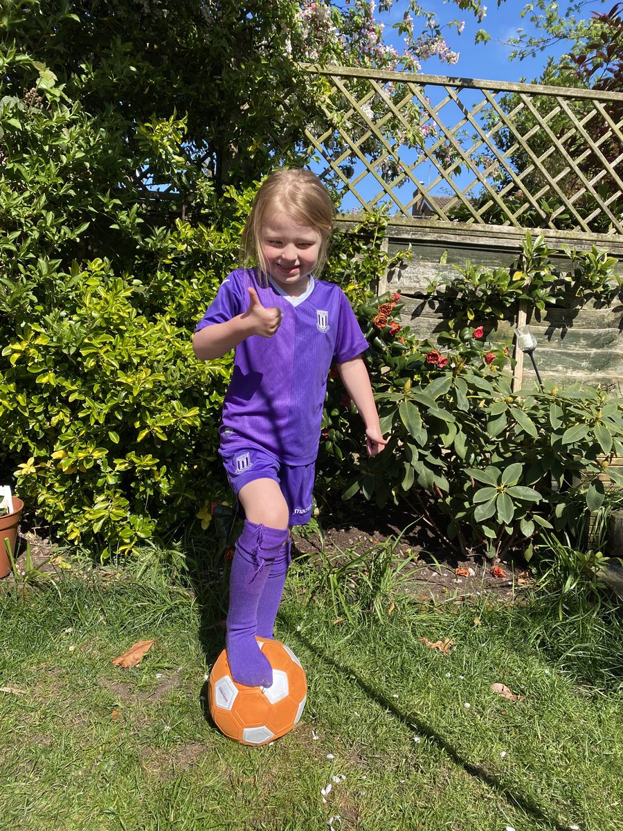 Team_Steph92's tweet photo. Izzy is continuing her ⁦⁦@scfc_women⁩ trend on #LockdownThursday with her purple ⁦@stokecity⁩ football kit #Potter #SCFC #Football https://t.co/mruxbhhZmc