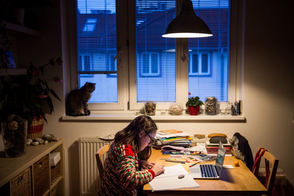 expedition_digi's tweet photo. Der #Bildungserfolg darf nicht mehr von der sozialen Herkunft abhängen. Das zeige sich auch bei den #Schulschließungen deutlich, sagt Birgit #Eickelmann @prof_birgit, Leiterin der dt. #ICILS Studie. #DigitaleMedien alleine langen nicht. https://t.co/kg70x8MEzA via @MercatorDE https://t.co/44h5GUiNNf