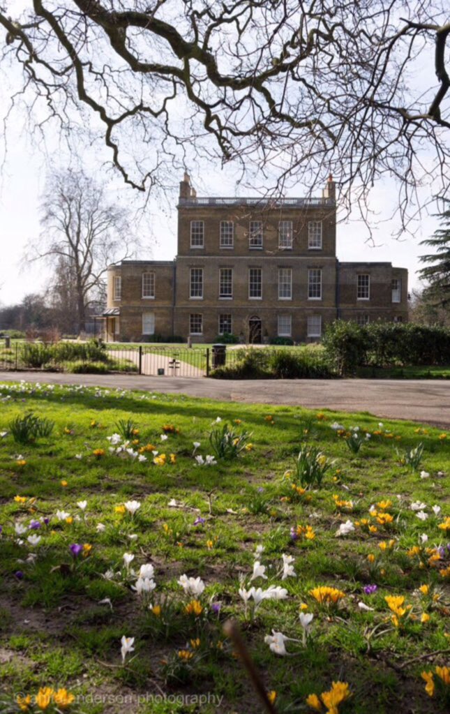 #ClissoldPark too busy to feel #safe.
Will #StayAtHome 
#Photograph from olden days.