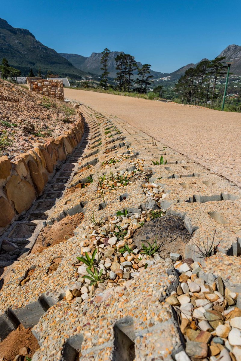 cel_paving's tweet photo. A stunning #HoutBay estate wanted to keep all their elements in line with the beautiful surroundings...such as the water channel #pavers
Learn more about this amazing #concretepaver here https://t.co/P6EzHAQBd8
#celpaving #permeablepaving #earthlockpaver #concretepaving #concrete https://t.co/rzb1ZaqbzS