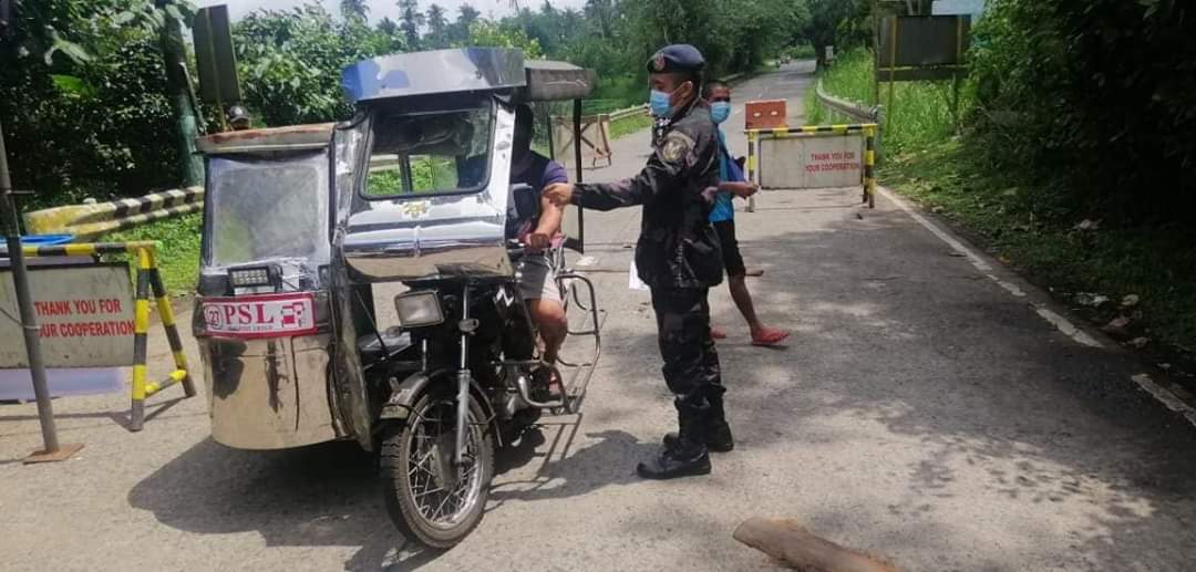 3Qpmfc's tweet photo. On April 16, 2020 at about 3:30PM, PCpl Mark Anthony A Russel CAD PNCO of 3rd Platoon, 1st QPMFC under the supervision of PLT REYNANTE GARCIA DE CHAVEZ Platoon leader distributed  flyers with regards on the prevention of COVID-19 PANDEMIC https://t.co/ke8os4Qsm3