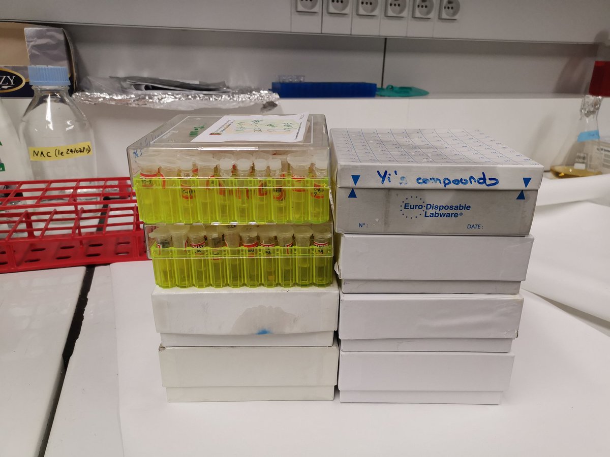 Wenjun39194334's tweet photo. #Covid_19 #FightAgainstCOVID19 #CRCM #inserm #CINaM #CNRS #Aixmarseilleuniversity #phdlife #Marseille #IPC More than 900 compounds will be tested to fight against COVID-19! We will win! https://t.co/FjnBnMkupF