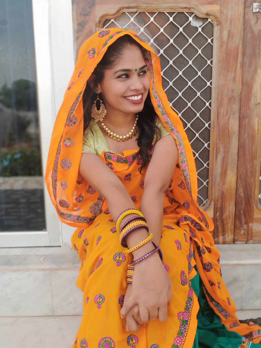 In lockdown 2.0 ...I am learning  about meena culture  #meenageet #meenadance😍 #wearingmeenadress #lahangalugdi @DevprakashIRS  @priyanka94meena @VimlaMeena18 @Anjali_Dobwal1 @MeenaRajeshwari @sumanjorwal1