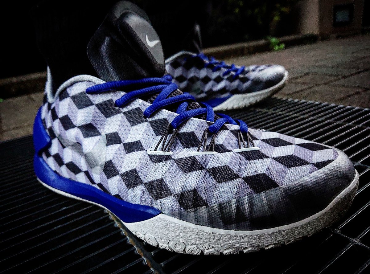 MARVINKICKS0603's tweet photo. NIKE
HYPERCHASE
#バッシュを履いて外へ出よう
#バッシュを履いて外に出よう
#nike
#hyperchase
#fragment
#nba #kicks #sneaker #basketballshoes #shoes #basketball #バッシュ https://t.co/lx21jq0BMK