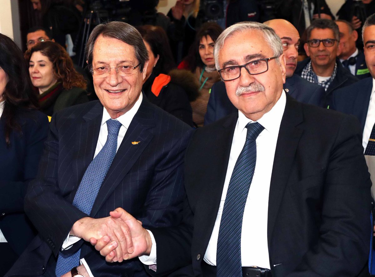 Μετά τη θετική ανταπόκριση του Προέδρου <a href="/AnastasiadesCY/">Nicos Anastasiades</a> στο αίτημα του Τ/Κ ηγέτη κ. Ακιντζί, παραδόθηκαν σήμερα στην τουρκοκυπριακή πλευρά, μέσω της Δικοινοτικής Τεχνικής Επιτροπής για την Υγεία, 2000 δισκία χλωροκίνης και 4000 τεμάχια ατομικού προστατευτικού εξοπλισμού.