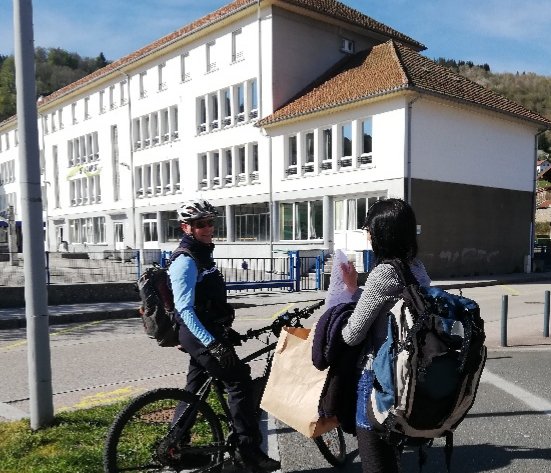 Gendarmerie_088's tweet photo. En cas de contrôle, les documents à présenter sont : une attestation (obligatoire), votre CI (obligatoire), votre cordialité (facultative mais recommandée), votre sourire (optionnel mais apprécié et rendu)💙 https://t.co/yNgJO2xHcx