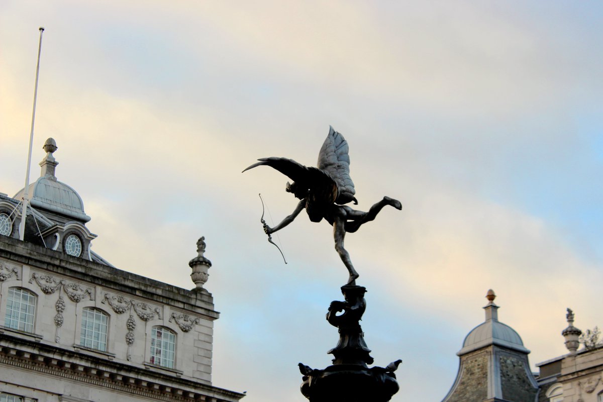 'Eros in Picadilly'  dianagraciareguilon.blogspot.com/2020/04/eros-i…

#London #Londres #photooftheday #photoshoot #FelizJueves #PicadillyCircus