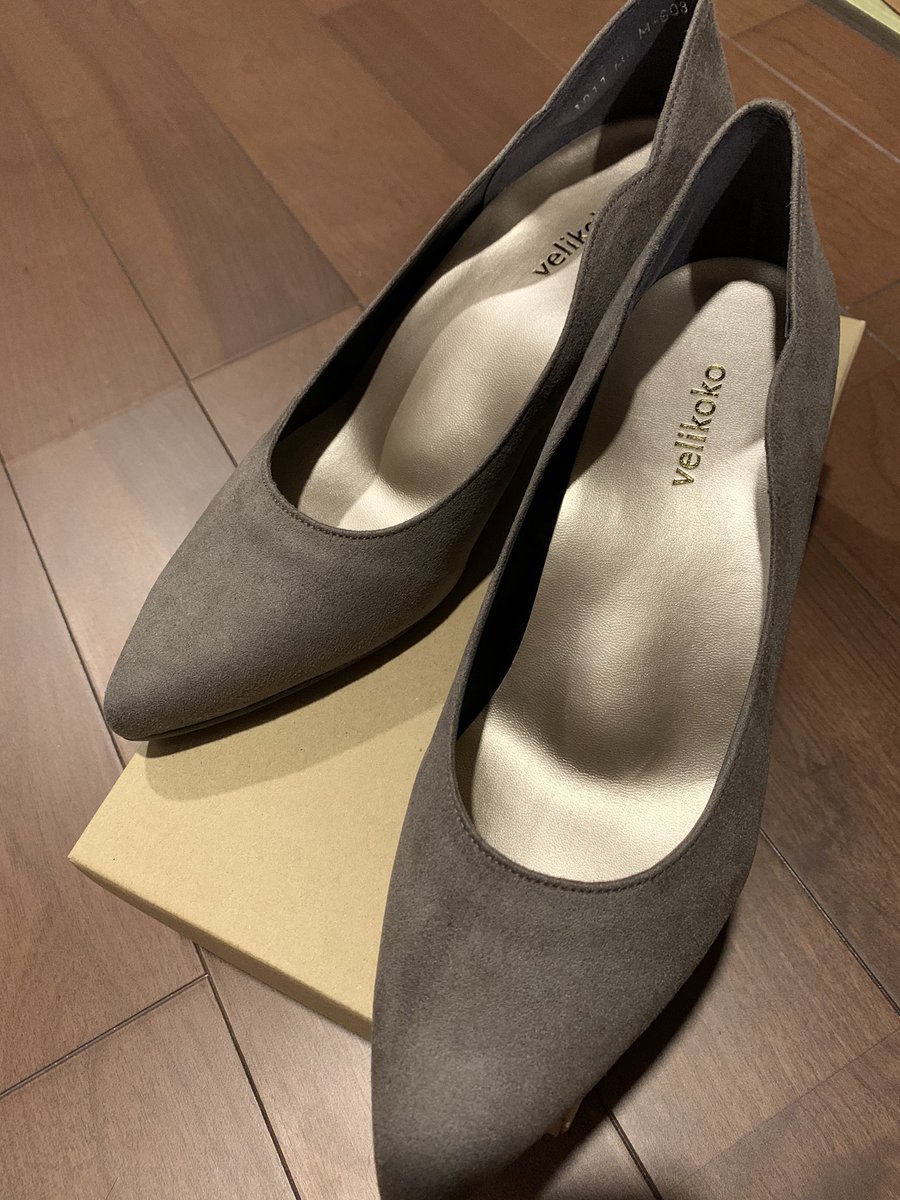 ぎろ Zozoマットで相性78 だったパンプスが届いた 素足で履く とこれは脱げないだろうなというくらいのキチッと感 全くゆとりが無い でも履けるくらい 足の形には良く合っていて 土踏まずのクッションがちゃんと土踏まずにフィットしてる これは感動 ぎろ Zozoマットで相性78 だったパンプスが届いた 素足で履く とこれは脱げないだろうなというくらいのキチッと感 全くゆとりが無い でも履けるくらい 足の形には良く合っていて 土踏まずのクッションがちゃんと土踏まずにフィットしてる これは感動