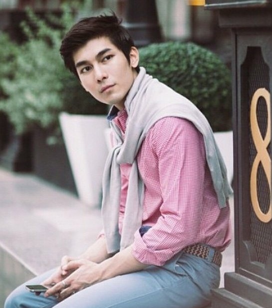 Mr Suppasit Jongcheveevat, height 184 cm, when a kid dreamt to be an astronaut. Mew used to be a teacher assistance while was taking master degree. He taught statistic in faculty of engineering, Chulalongkorn University for sophomores. #mewlions  #หวานใจมิวกลัฟ  #MewSuppasit (12)