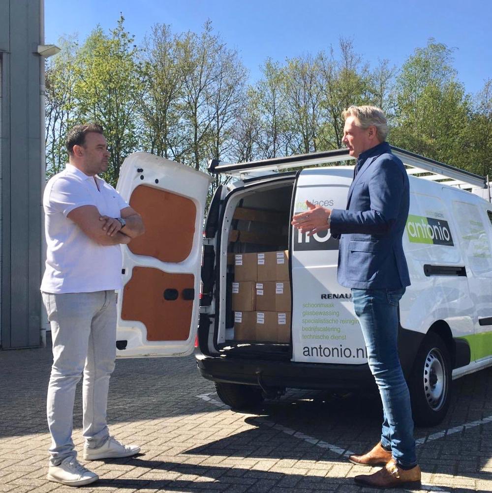 Vandaag op werkbezoek bij voorzitter <a href="/InfoOka/">OKA</a> <a href="/iniguez_toni/">Toni Iniguez</a> tevens directeur is van schoonmaakbedrijf #Antonio Shining Places. Schoonmaakbedrijven vormen nu een onmisbare functie. Ik besprak de onzekere situatie van ondernemers en zijn eigen bedrijf. Complimenten hoe hij dit doet