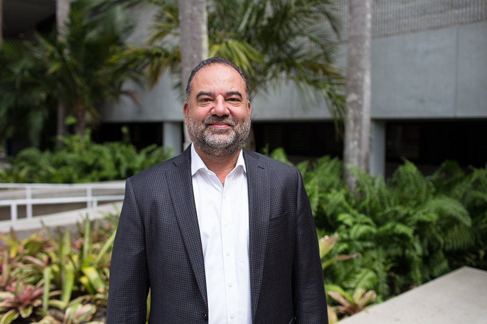 FIU_Forensics's tweet photo. #TBT to #AAFS2020 when Dr. Almirall, director of #CARFS, was honored with the Paul L. Kirks Award. #FIUForensics #Research
https://t.co/WbsL0t9mJA https://t.co/eOQYZaomHB